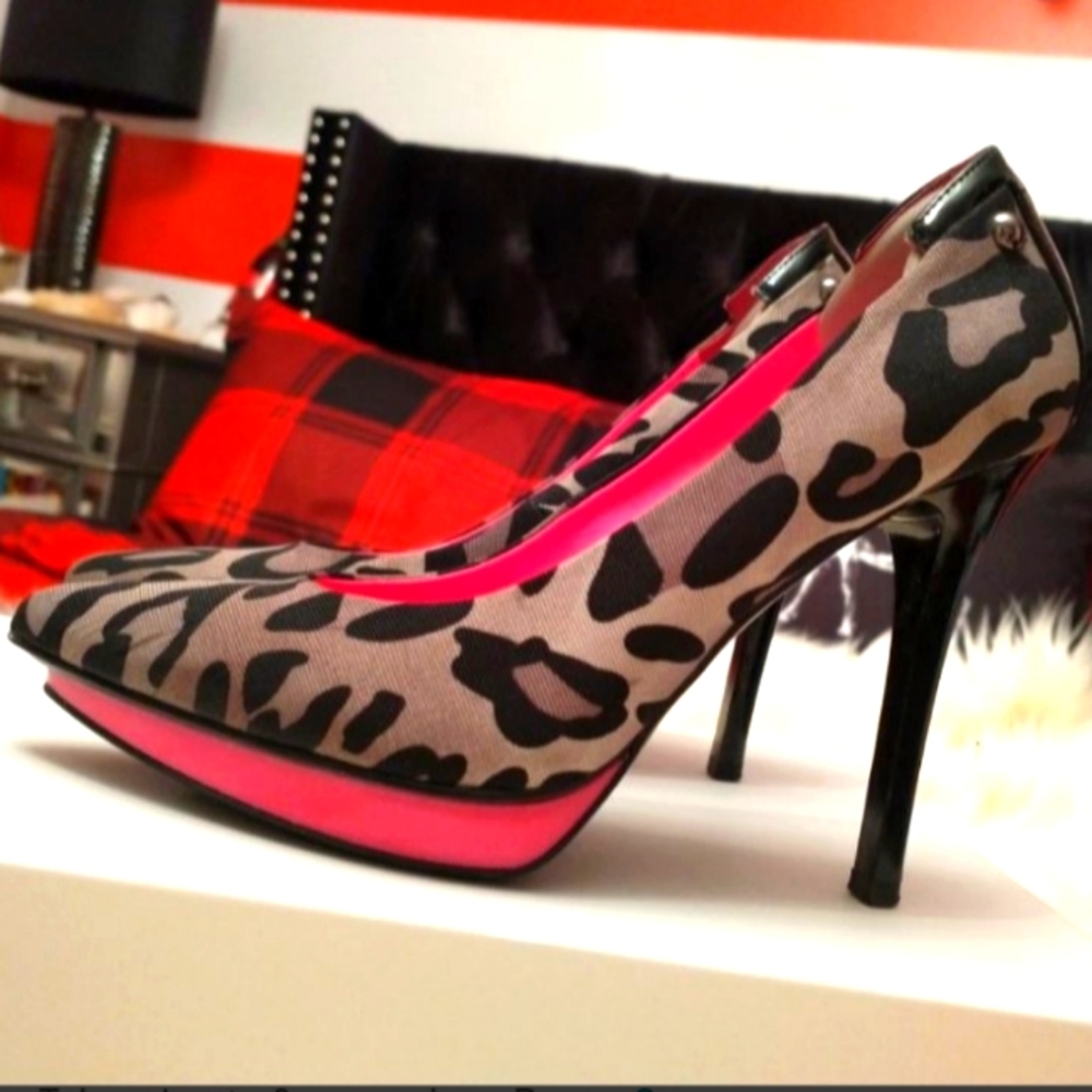 Hight heels pump Leopard Guess